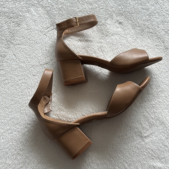 Dream Pairs Tan/Nude Chunkle 2" Block Heels w/ Ankle Strap Size 8.5 - Picture 10 of 16
